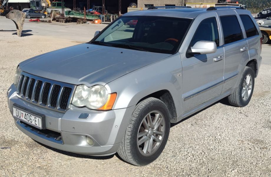 Jeep Grand Cherokee 3,0 CRD; V6 OM642 Mercedes motor; nove gume