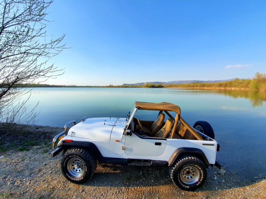 Jeep Wrangler YJ 2.5i Hardtop + soft top