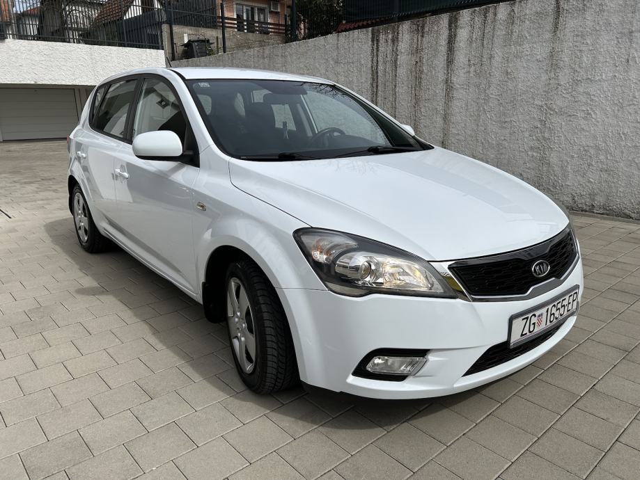 Kia Ceed Crdi Hrv Auto Servisna Knjiga Dva Klju A Prvi Vlasnik