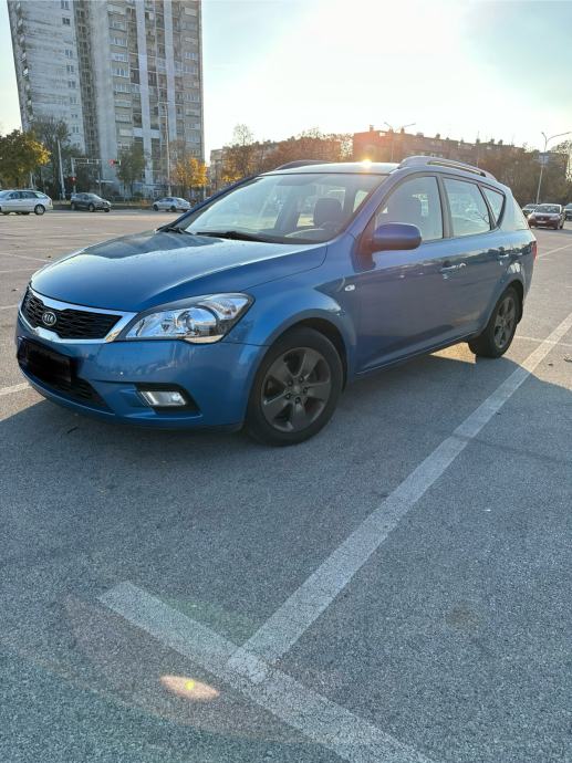 KIA CEED SPORTSWAGON 1.6 CRDI ** VELIKI SERVIS/ KLIMA/ PRILIKA **