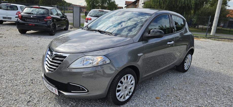 LANCIA YPSILON 1.2 BENZIN, 2014 G, 107000KM, IZUZETNO UREDAN I OČUVAN