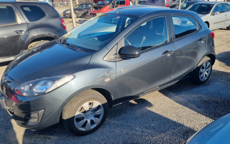 Mazda 2 1,3 i CE Pro , klima , kredit