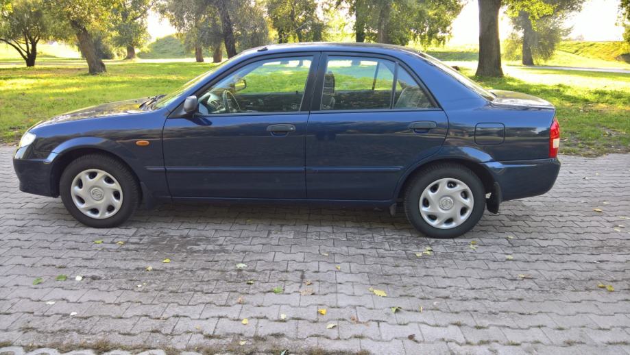 Mazda 323 2001