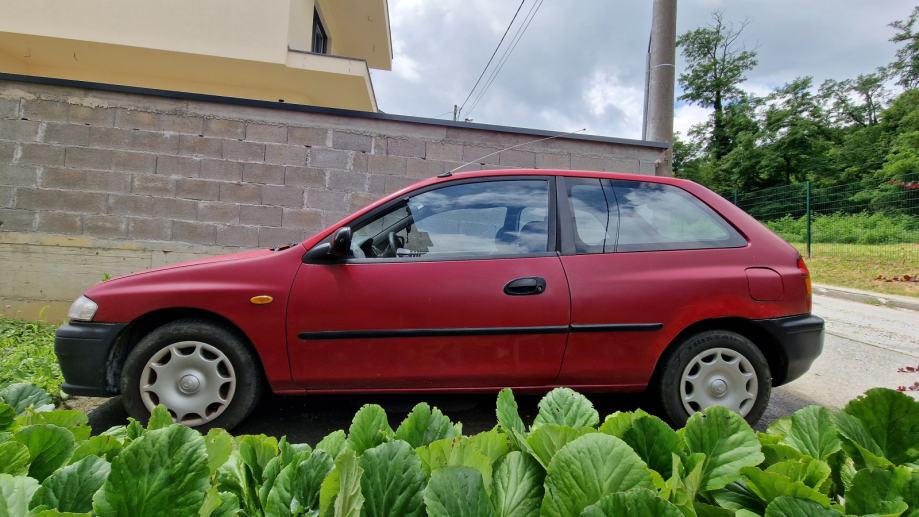 Mazda 323 P 1,3i HITNO