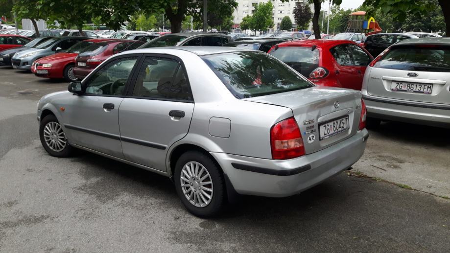 Mazda 323 седан