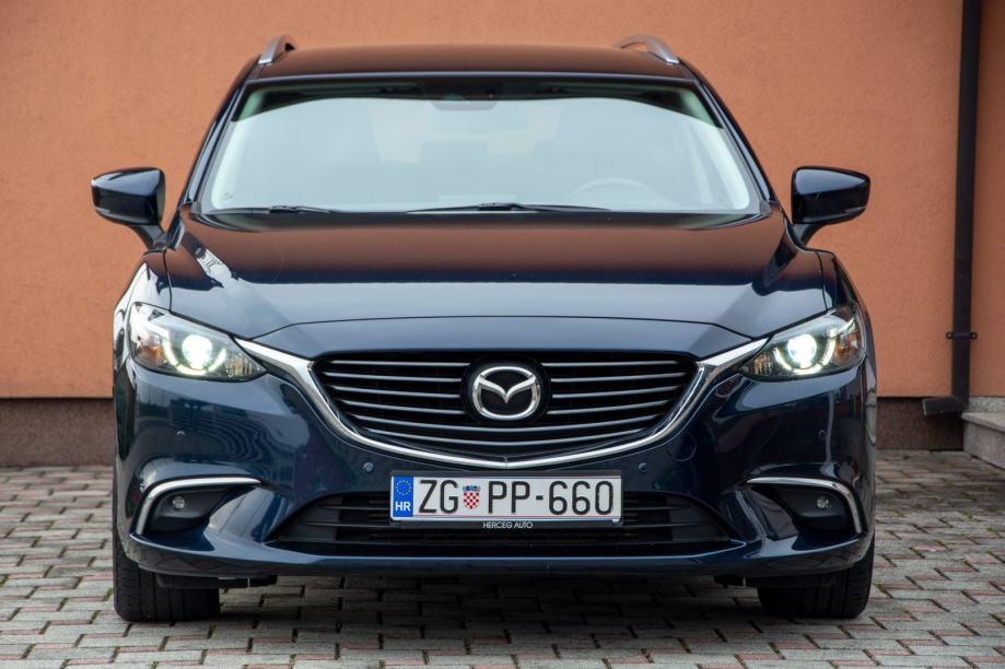 MAZDA 6 Sport Combi 2.2D SKYACTIVE, 2017g. Servisna knjiga.