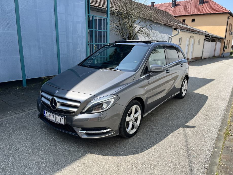 Mercedes-Benz B-klasa, Automatik F1, Puno Opreme, Nove Gume, 2012 God.