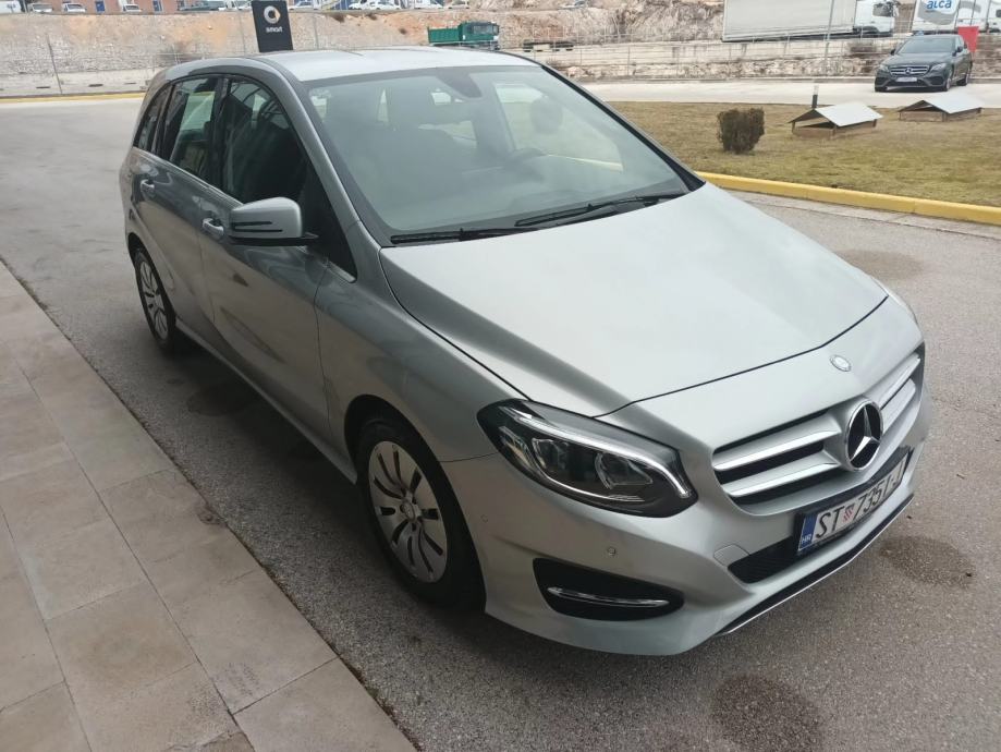 Mercedes-Benz B-klasa 200d / Automatik - Uslužna Prodaja, 2017 God.