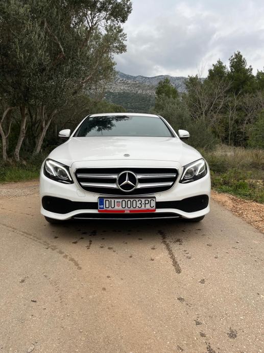 MERCEDES E220  HR AUTO 74.000 KM REG.GOD.DANA