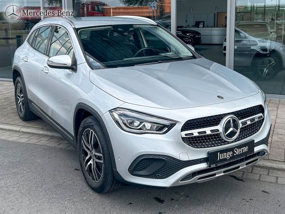 Mercedes-Benz GLA 180 *40 god.svojim kamionima uvozimo po narudžbi*