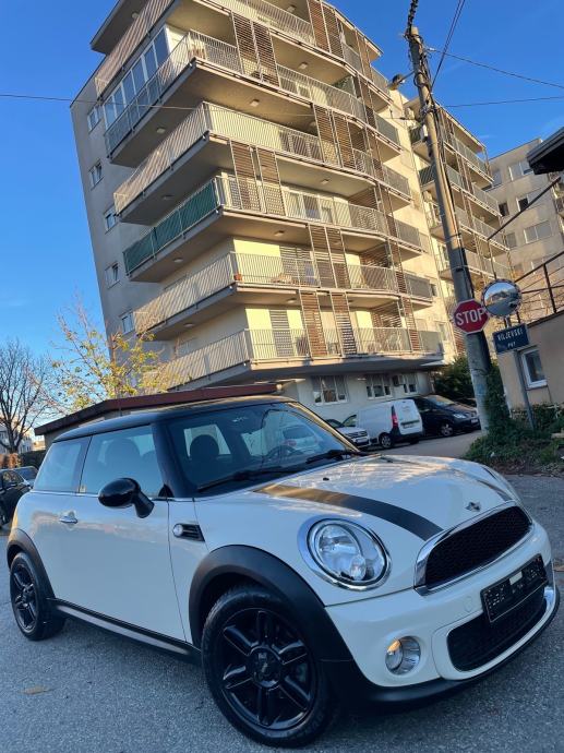 MINI Cooper D *NOVI SET LANCA/SET KVACILA/GUME* SERVISNA KNJIGA!