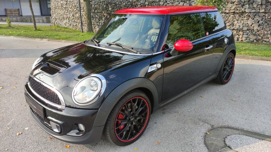 MINI "JOHN COOPER WORKS"(210KS)H.KARDON, NAVI, XEN., DVOZ. KLIMA, KOŽA