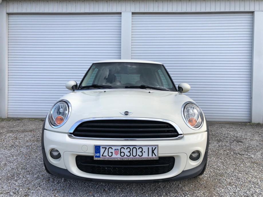 MINI One 1.6D Pepper White WINTER EDITION.  Registriran do 12/2025.