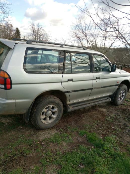 Mitsubishi pajero sport 2000