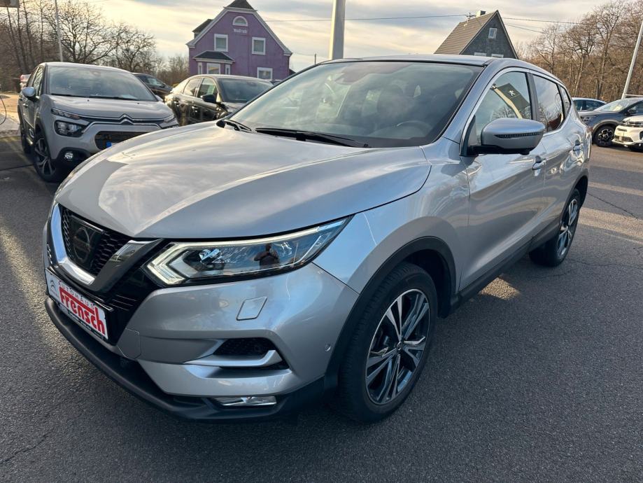 Nissan Qashqai 1,6 N-connecta LED navi keyless gr.sj PDCx2 kam 82000km