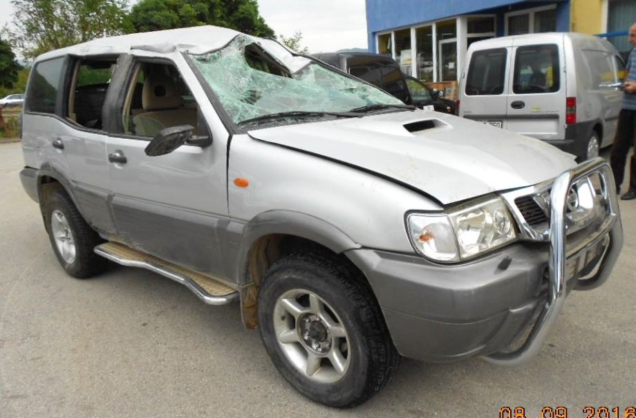 Спойлер nissan terrano 3