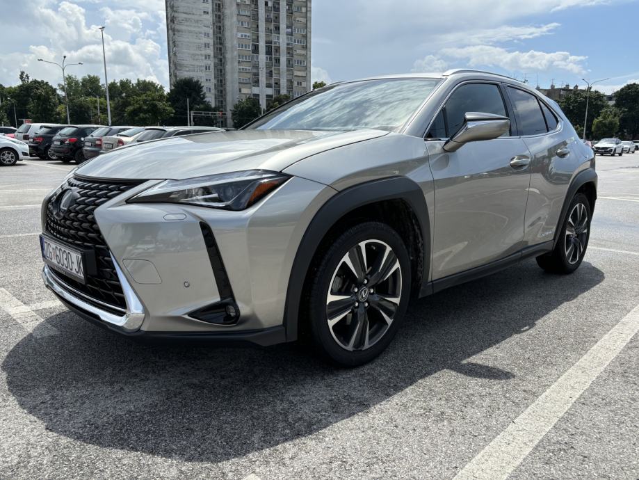 Lexus UX 250h - Vozilo u RH, odlična cijena, prvi vlasnik