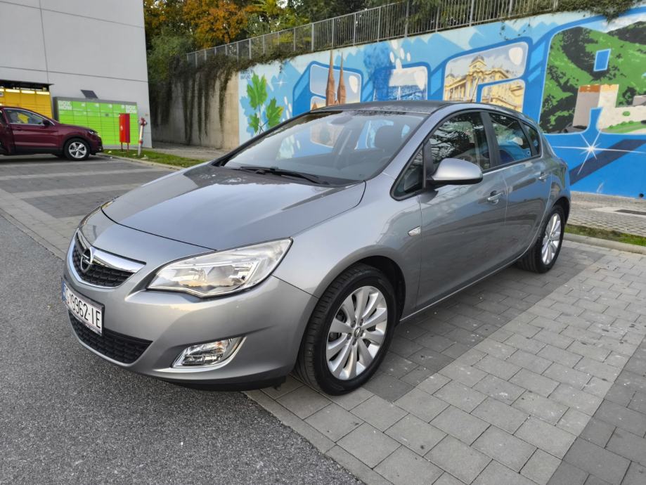 Opel Astra 1,4 Turbo, 89.900km, 2. Vlasnik, reg. 08/25