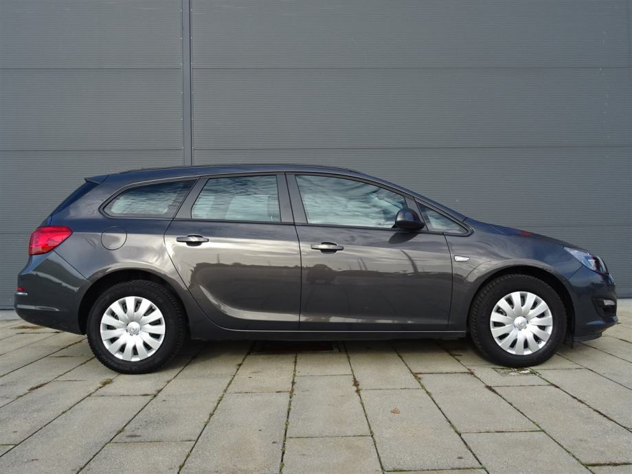 Opel Astra 1,6 CDTI Business Edition,Navi,servisna,82 tkm