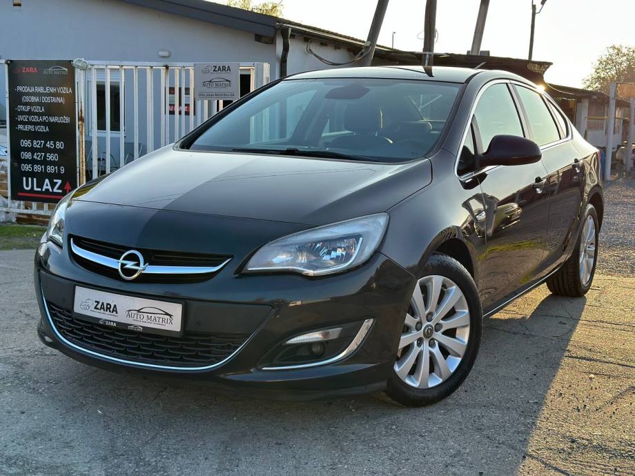 Opel Astra 1.6 CDTI LIMUZINA COSMO, VELIKI SERVIS NAPRAVLJEN, SERVISNA