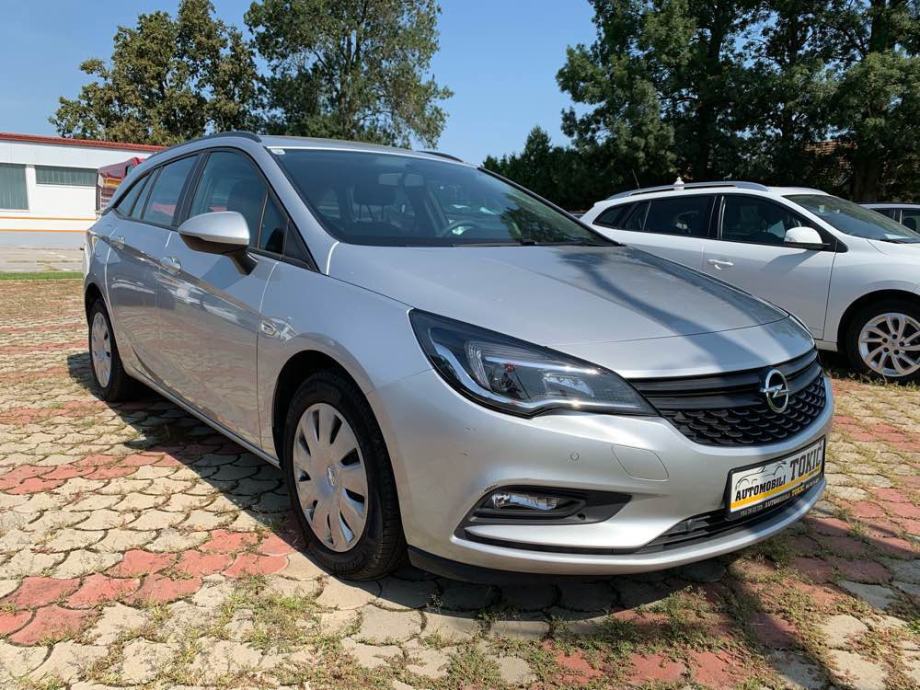 Opel Astra Cdti Prvi Vlasnik Servisna God