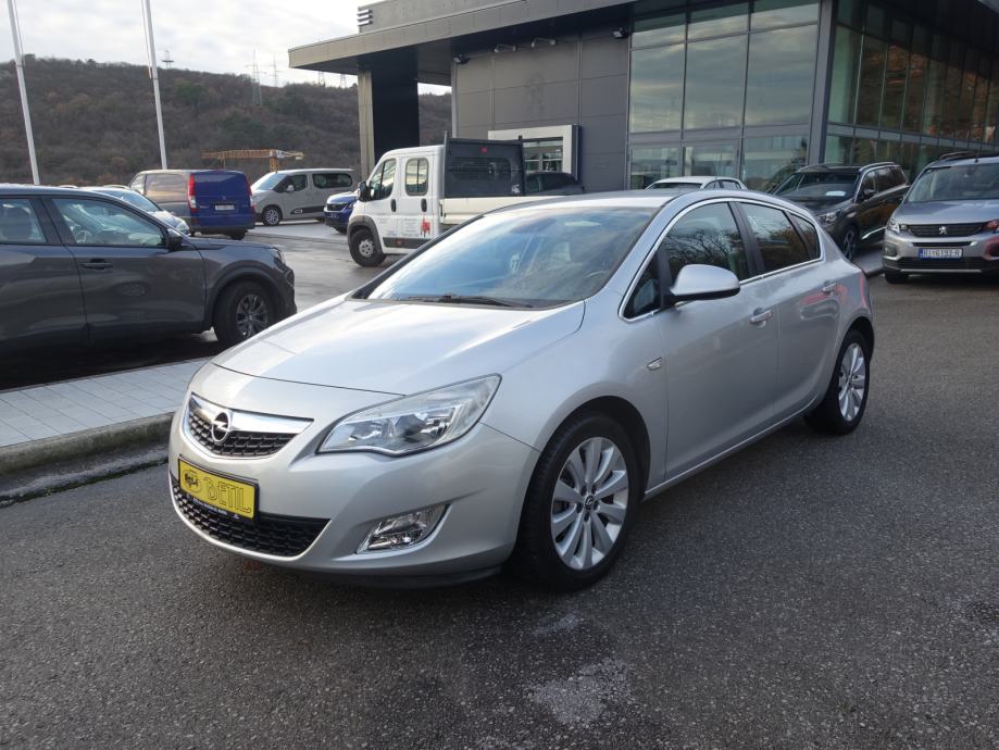 Opel Astra 1,6 115ks Cosmo / JAMSTVO + REGISTRACIJA