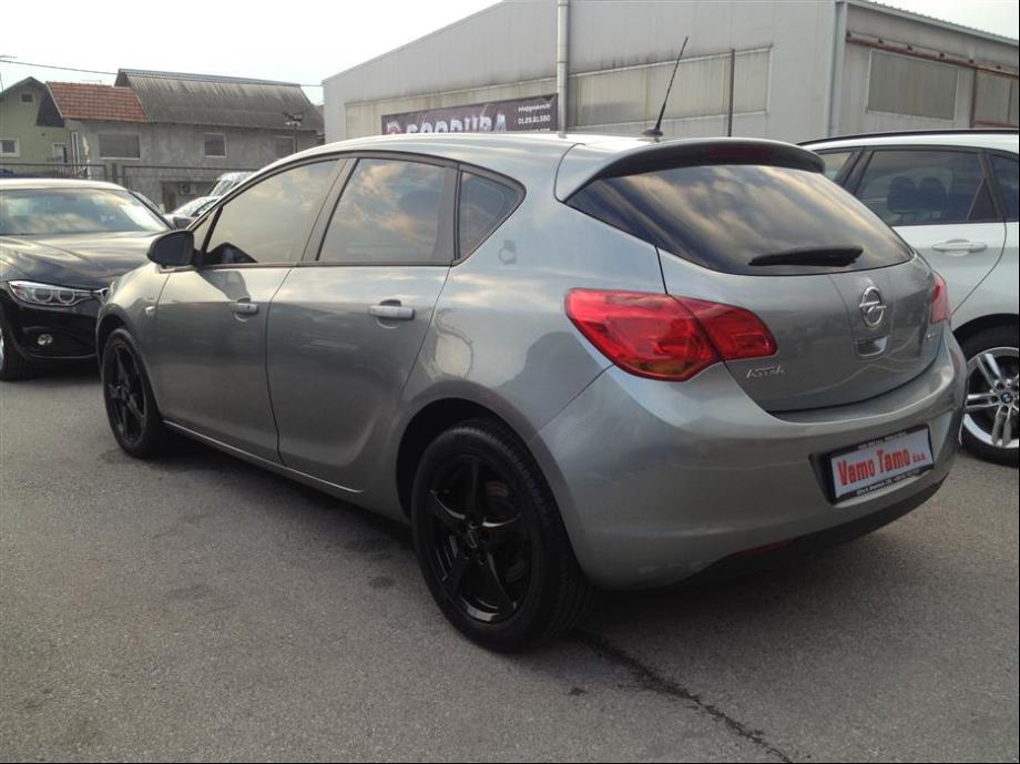 Opel Astra 1 7 CDTI 81 Kw Aut Klima Alu 17 Cola Temp Servis 2010 God