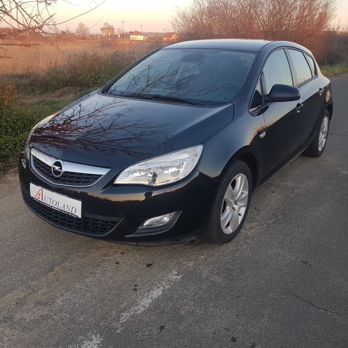 Opel Astra J 1,7 CDTI,2011 God,1 Ruka,142 000 km