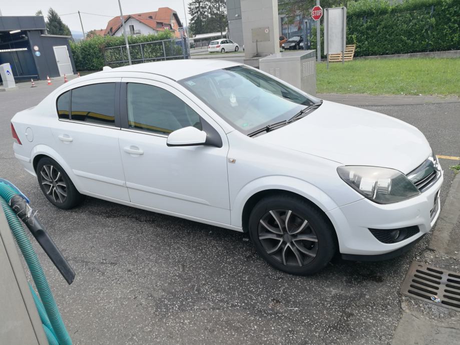 Opel astra h cosmo