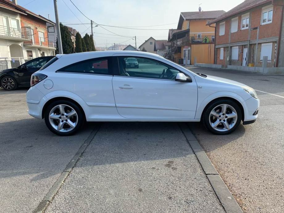 Opel astra gtc 2008