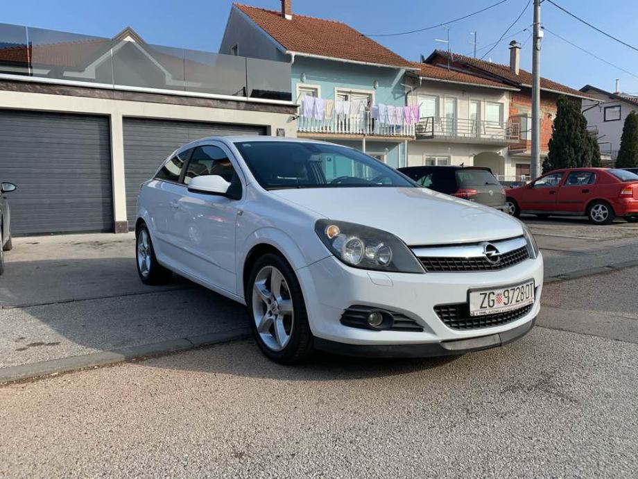 Opel astra gtc 2008