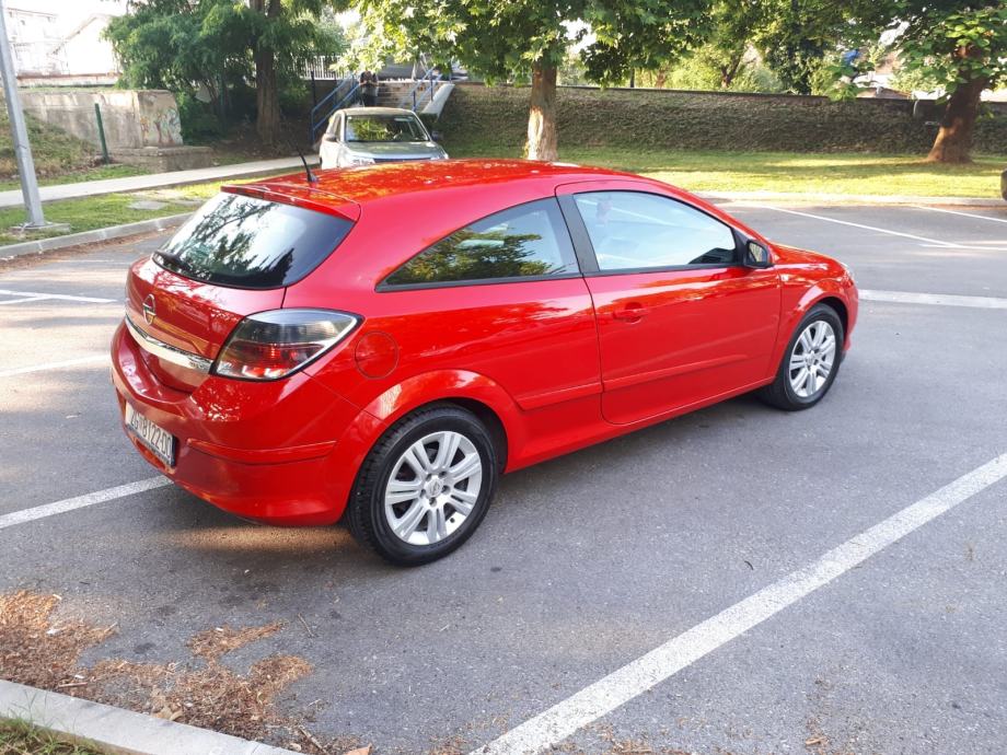 Opel astra gtc 2008