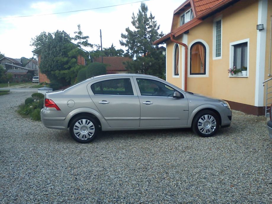 Opel astra h sedan