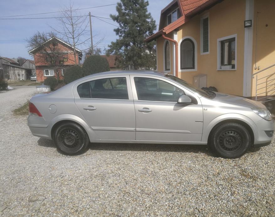 Opel astra h sedan