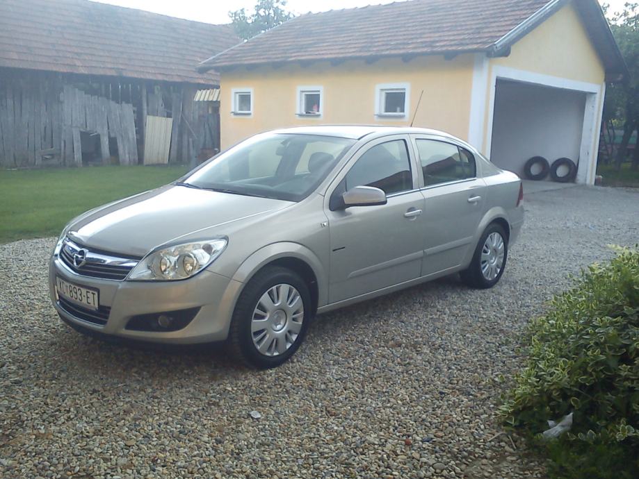 Opel astra h sedan