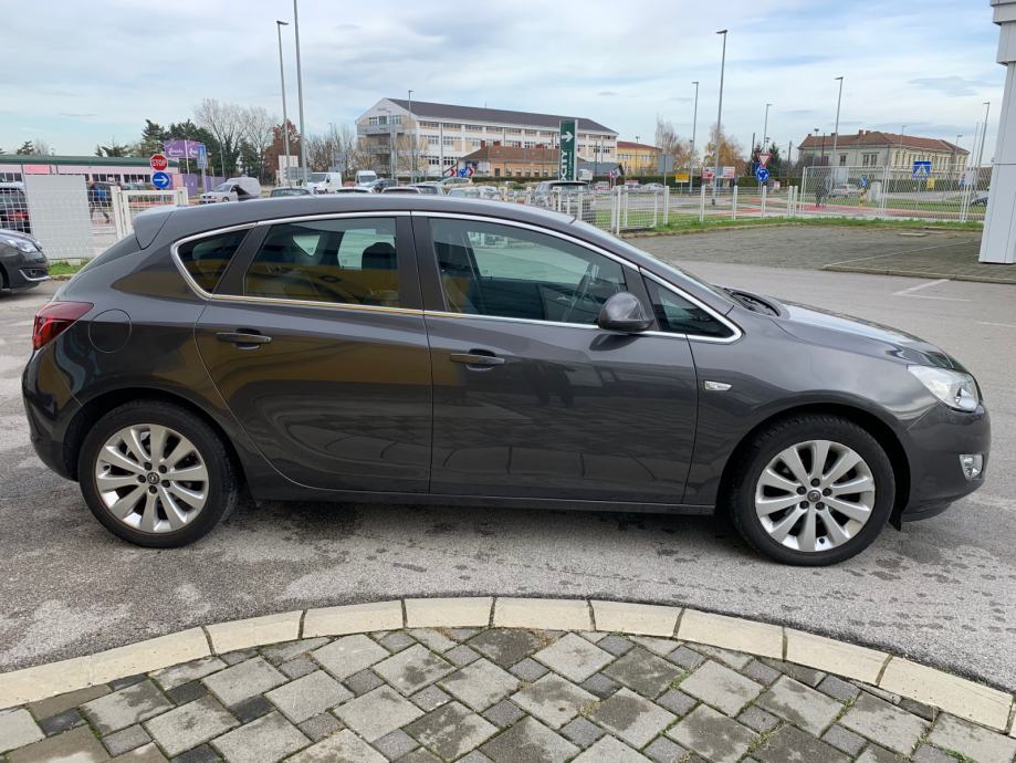 Opel astra j cosmo