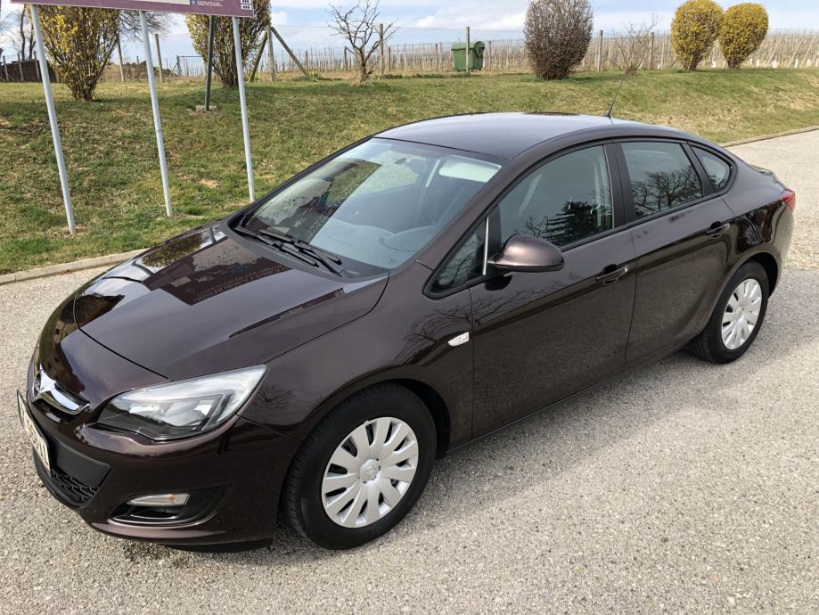 Opel astra j sedan