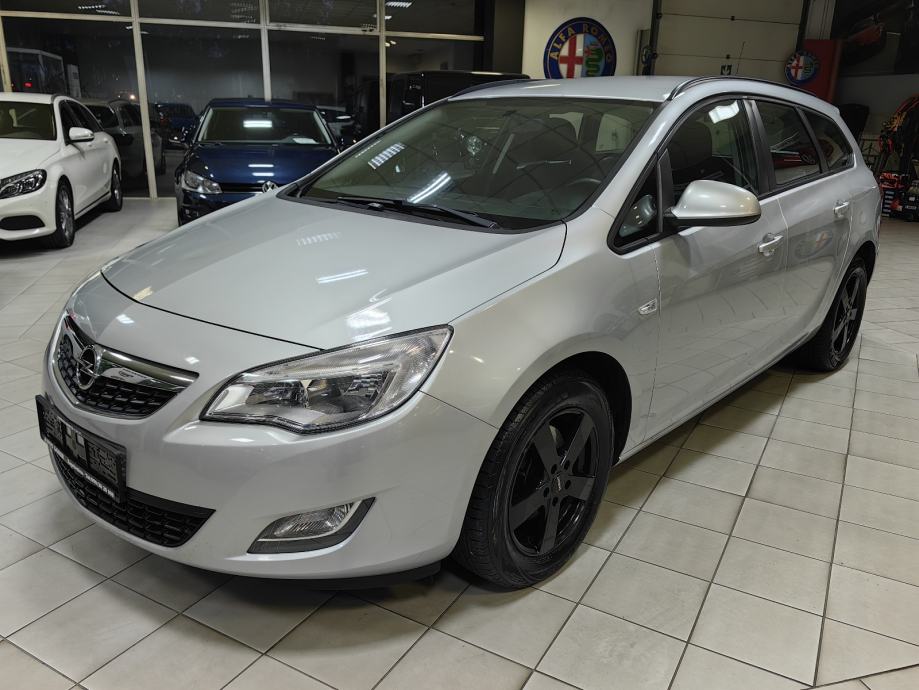 OPEL ASTRA J 1.7 CDTI KARAVAN*2012.god*182.Tkm SERVISNA*JAMSTVO*KUKA*