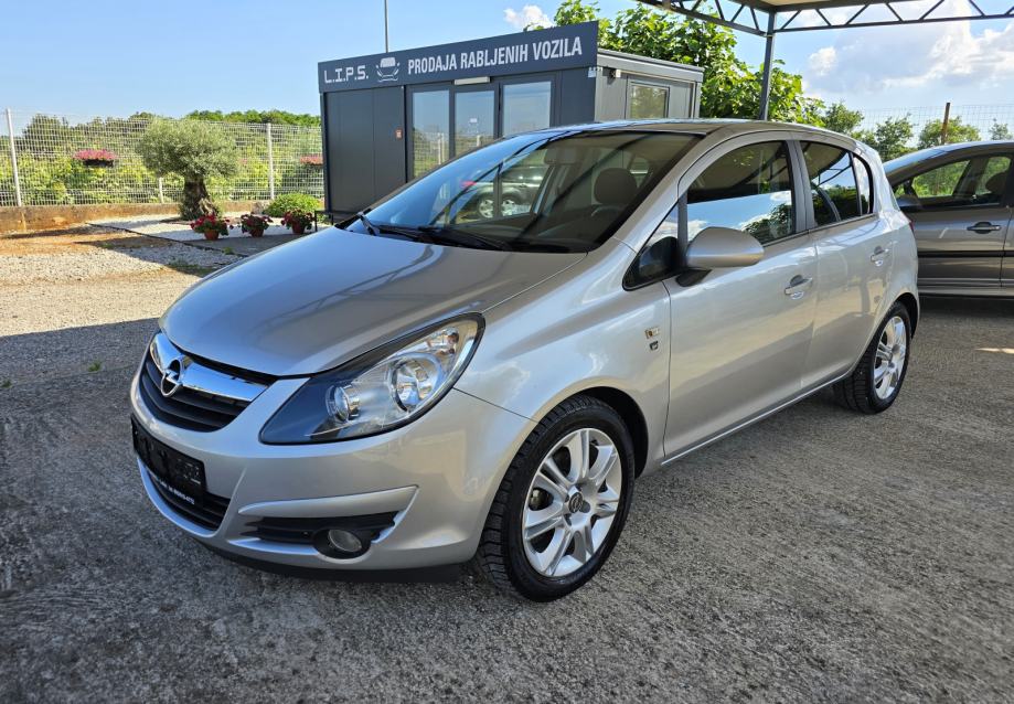 Opel Corsa 1,2 16V 111 LIMITED od 1. Vlasnika, servisna, REZERVIRANA ❗