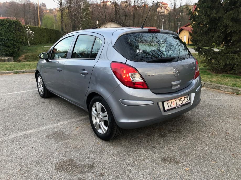 Opel corsa 2009 года