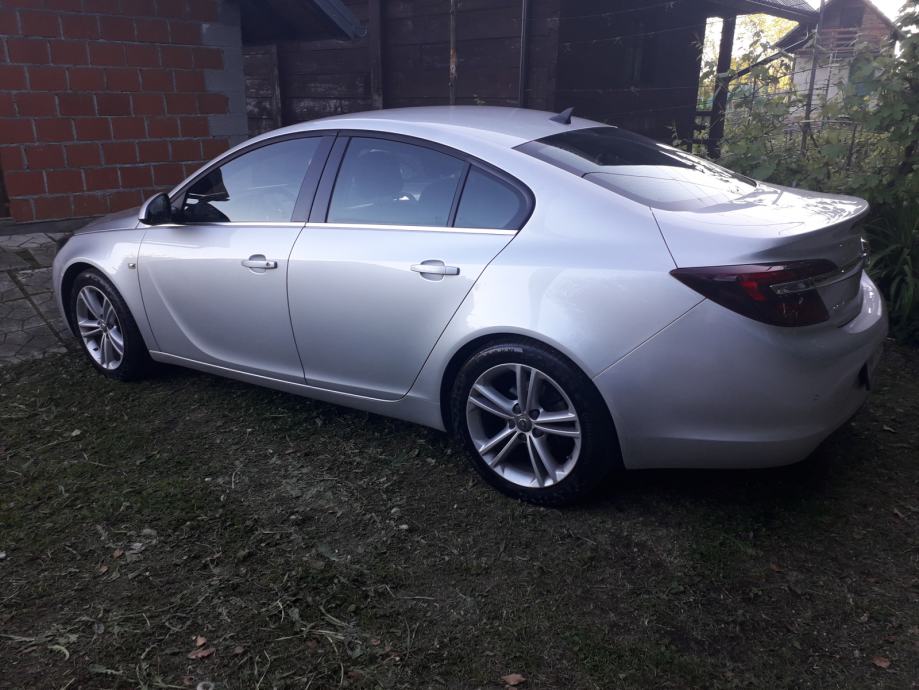 Opel insignia limousine