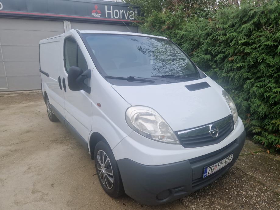 Opel Vivaro 2,0 2,7 t KLIMA KUKA POCINČAN KARTICE DO 36 MJ.