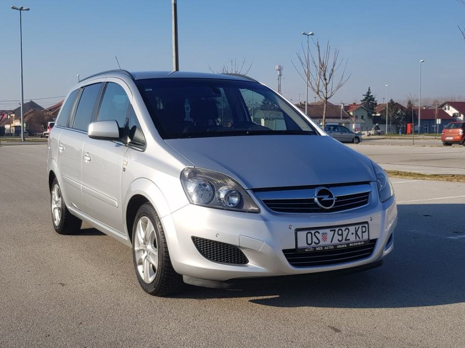 Opel zafira 2010 года