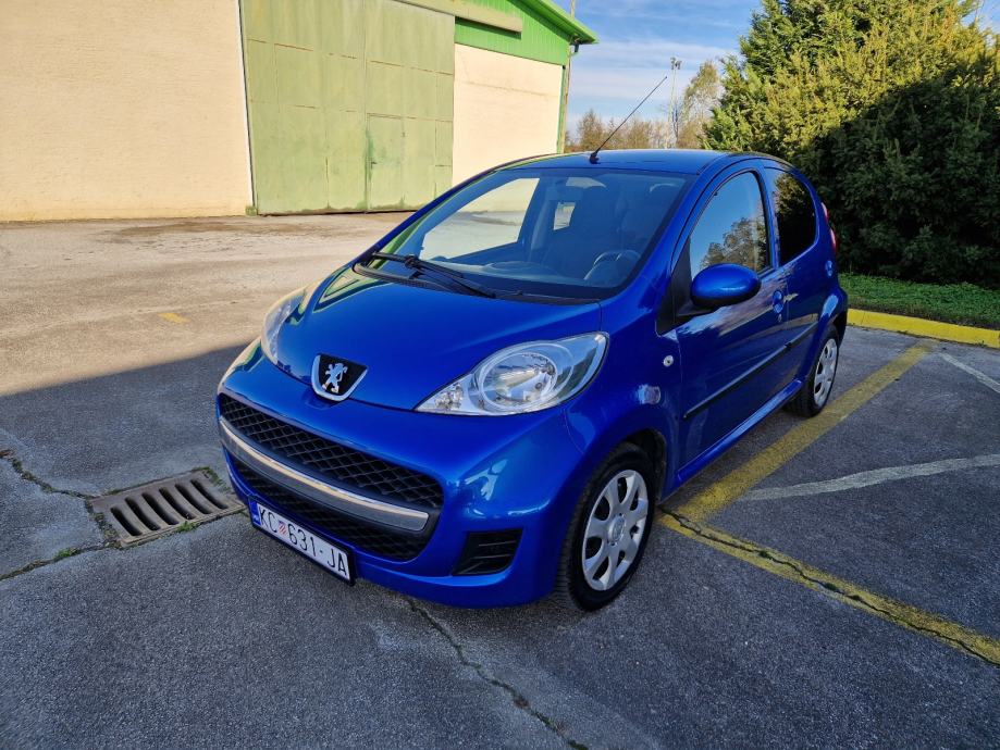 Peugeot 107 1,0 URBAN, registriran godinu dana