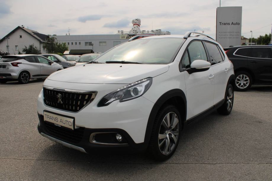 Peugeot 2008 1.2 Puretech ALLURE *NAVIGACIJA*