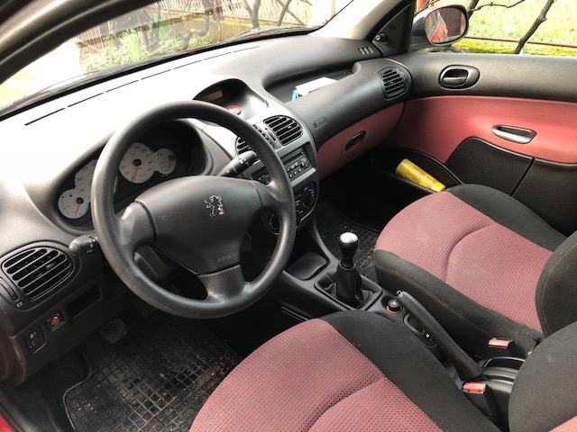 Peugeot 206 салон