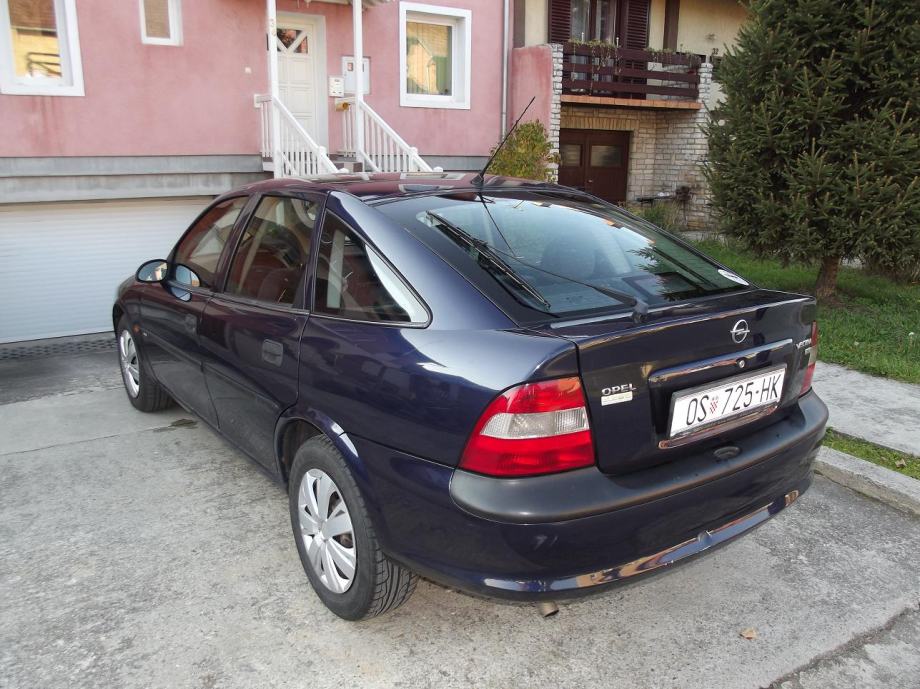 Opel vectra седан