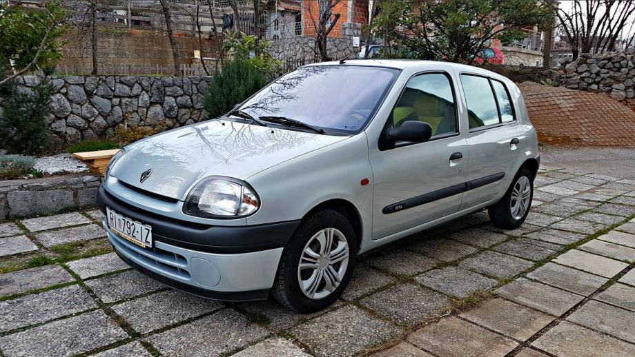 Renault clio 2001 года