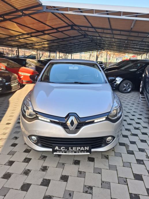 Renault Clio TCe 90,BENZIN,NAVIGACIJA,TEMPOMAT,SERVISNA,JAMSTVO,NA IME