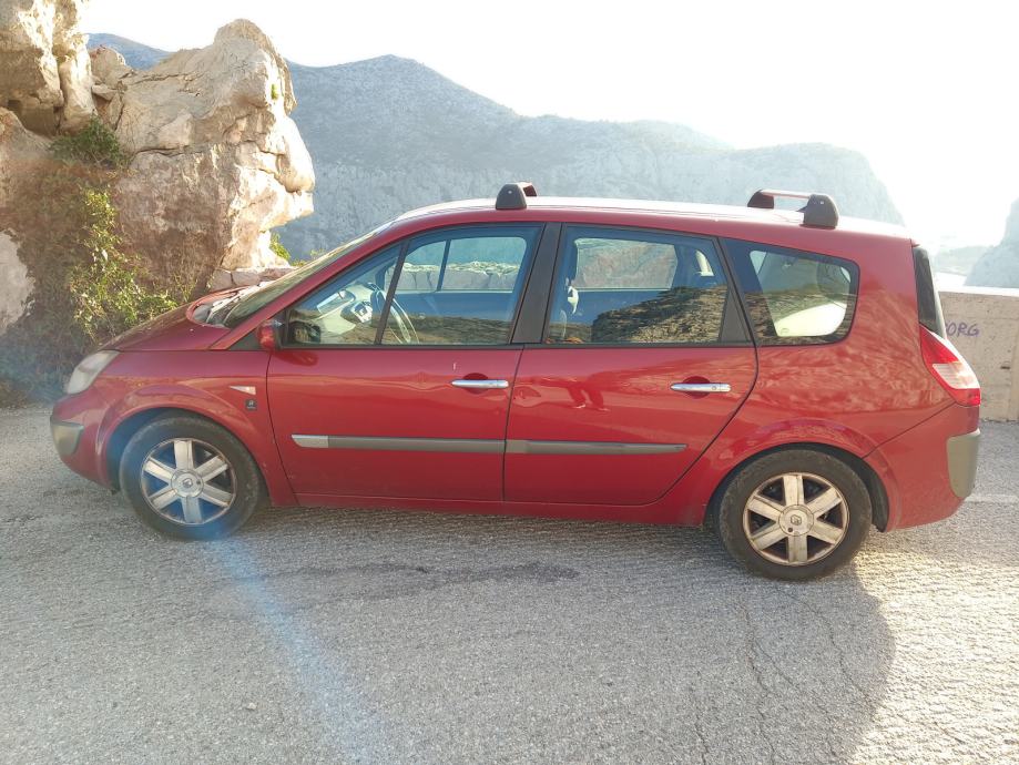 Renault Grand Scenic 1,9 dCi 7 sjedala , kuka , nosaći, nije fiksno.